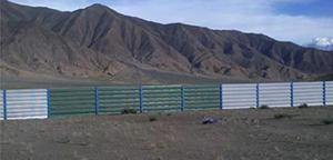 Blowing snow barriers for railway