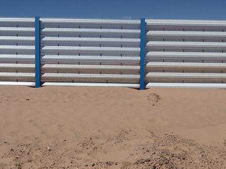 Sand fence for desert